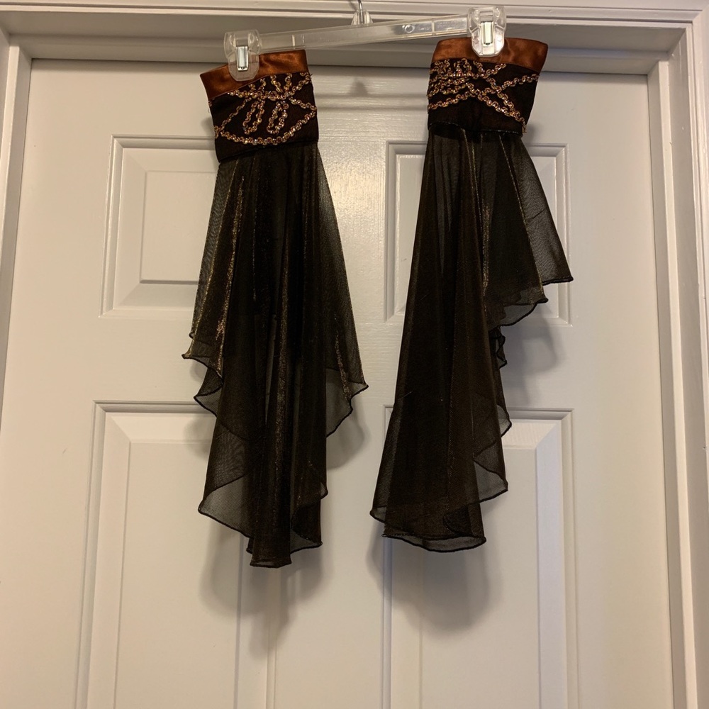 Bronze Renaissance Style Formal Gown - Picture 4 of 4